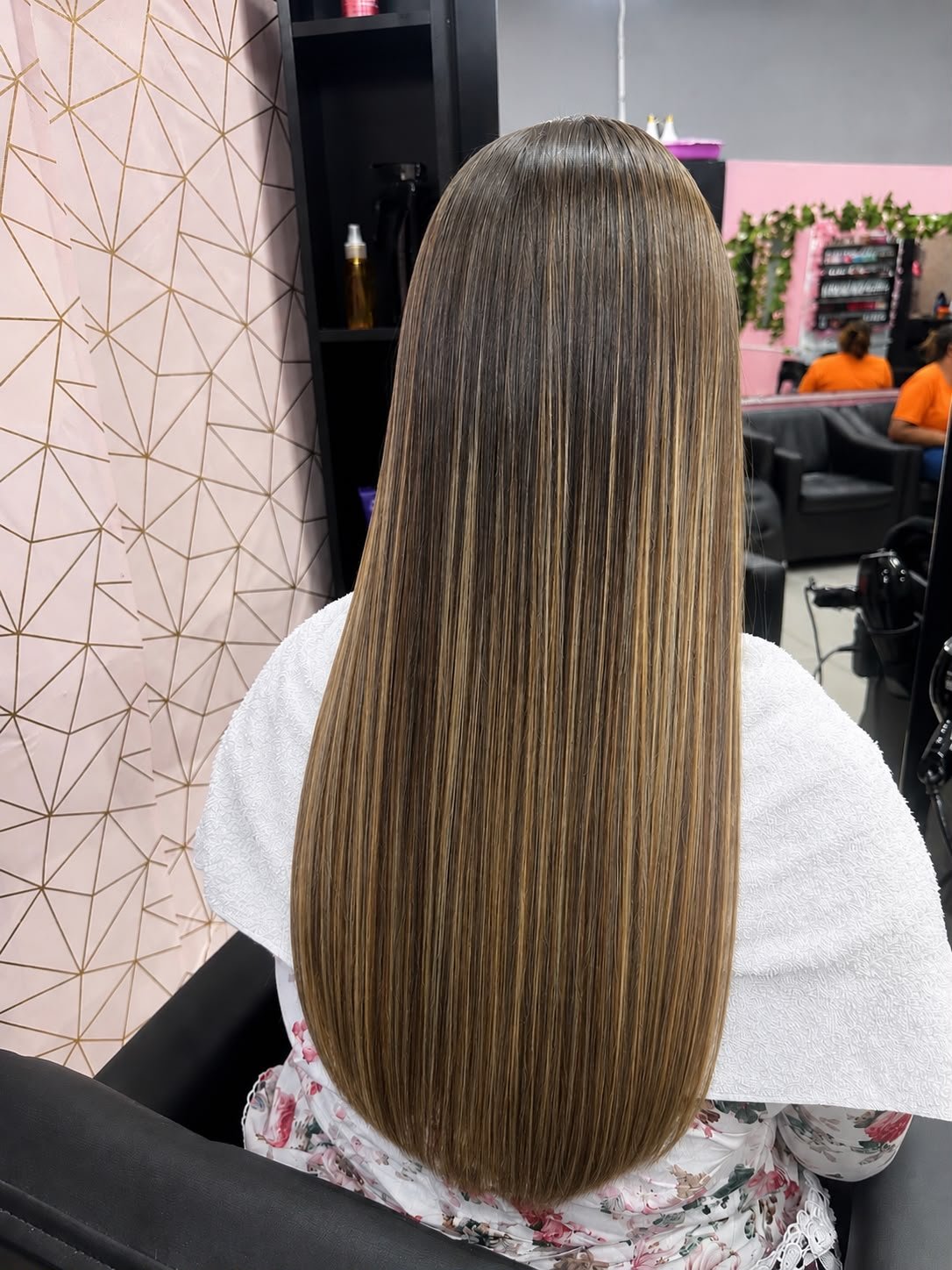 Resultado de cabelo longo com mechas iluminadas